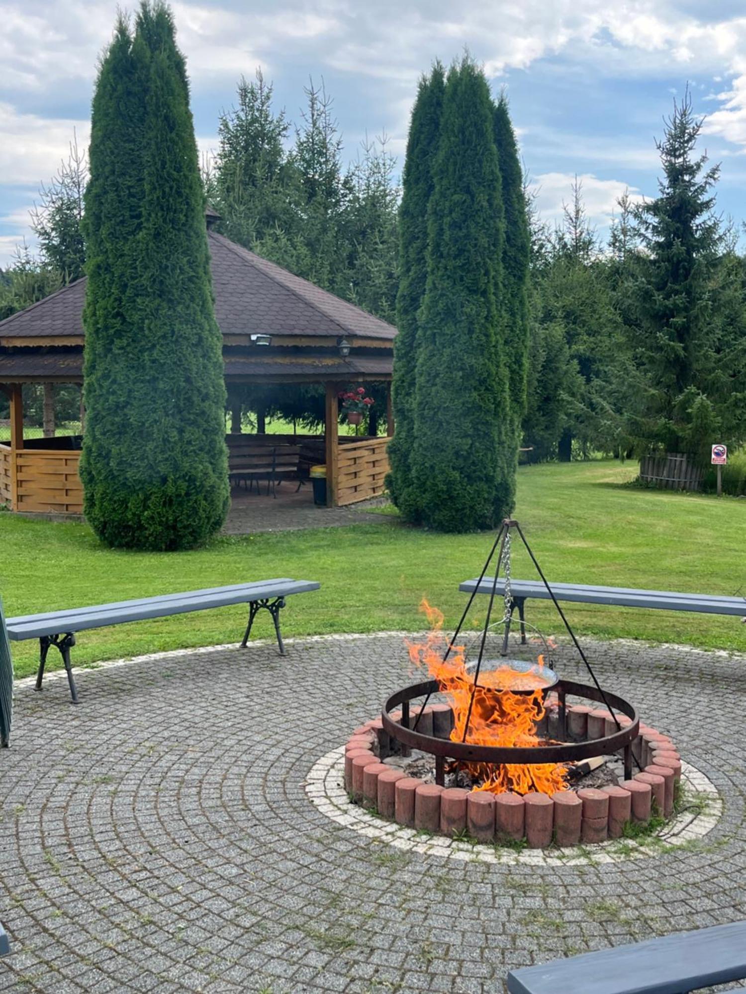 Domki Nad Stawem Uherce Uherce Mineralne Exteriér fotografie